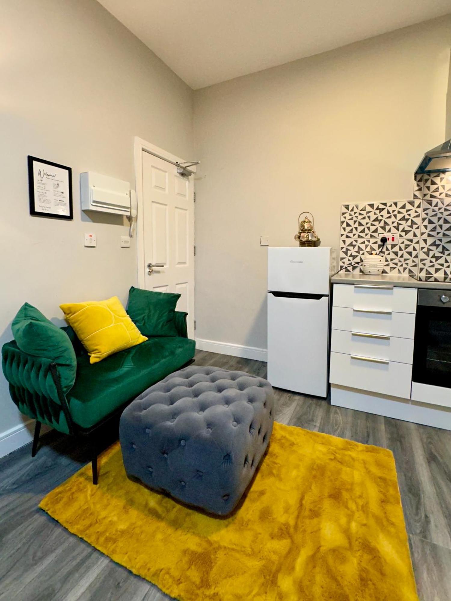 Private Luxurious City Studio-Daily,Weekly,Monthly Бирмингам Екстериор снимка