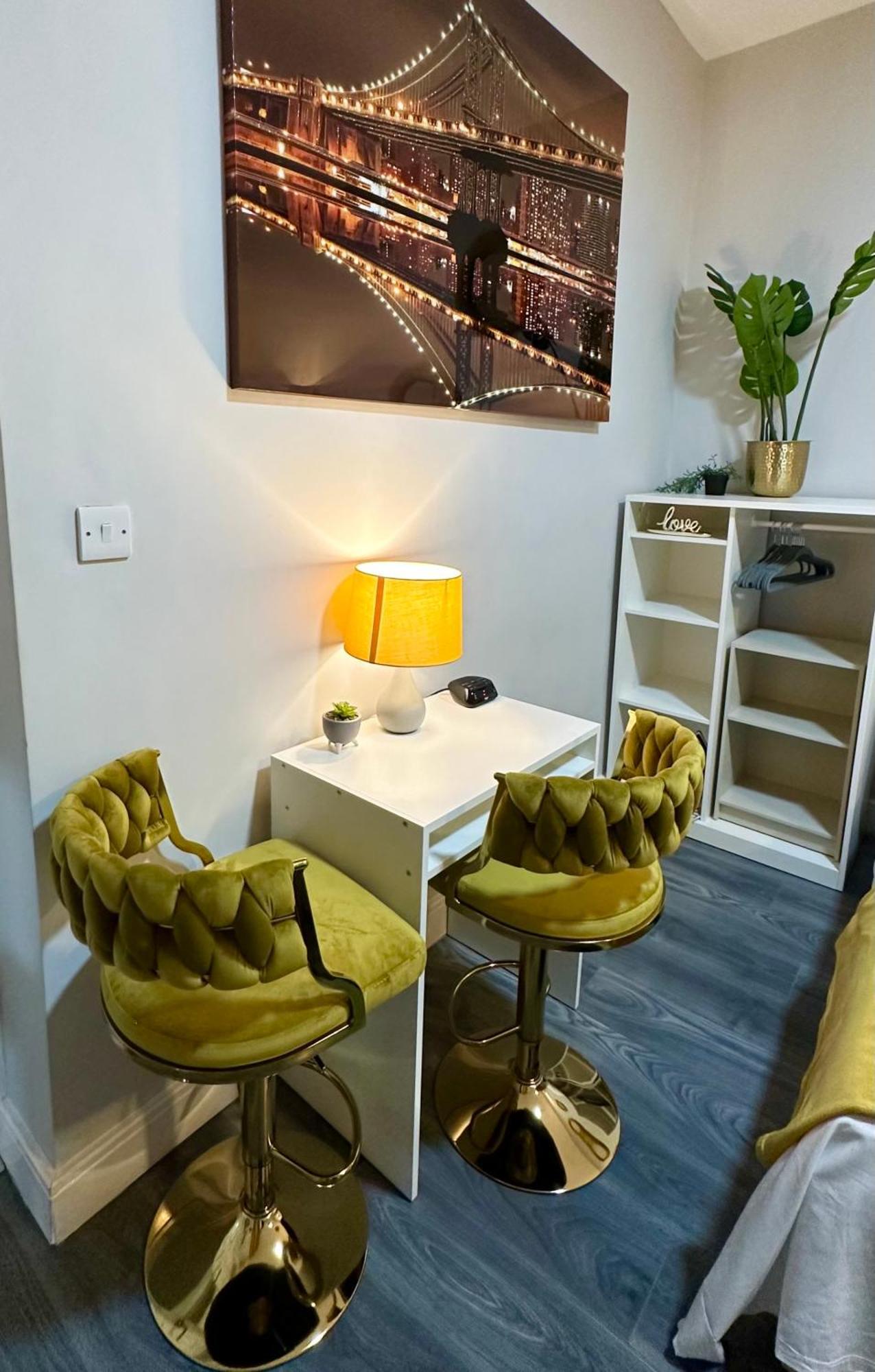 Private Luxurious City Studio-Daily,Weekly,Monthly Бирмингам Екстериор снимка
